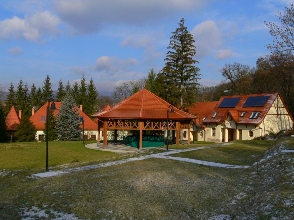 8 fős szoba- közös zuhanyzóval