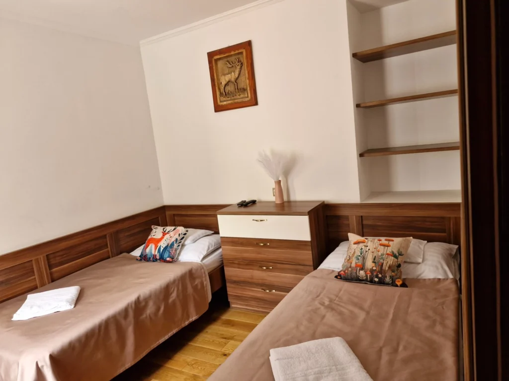 Semsey Vadászkastély – Kétágyas szoba – 4.