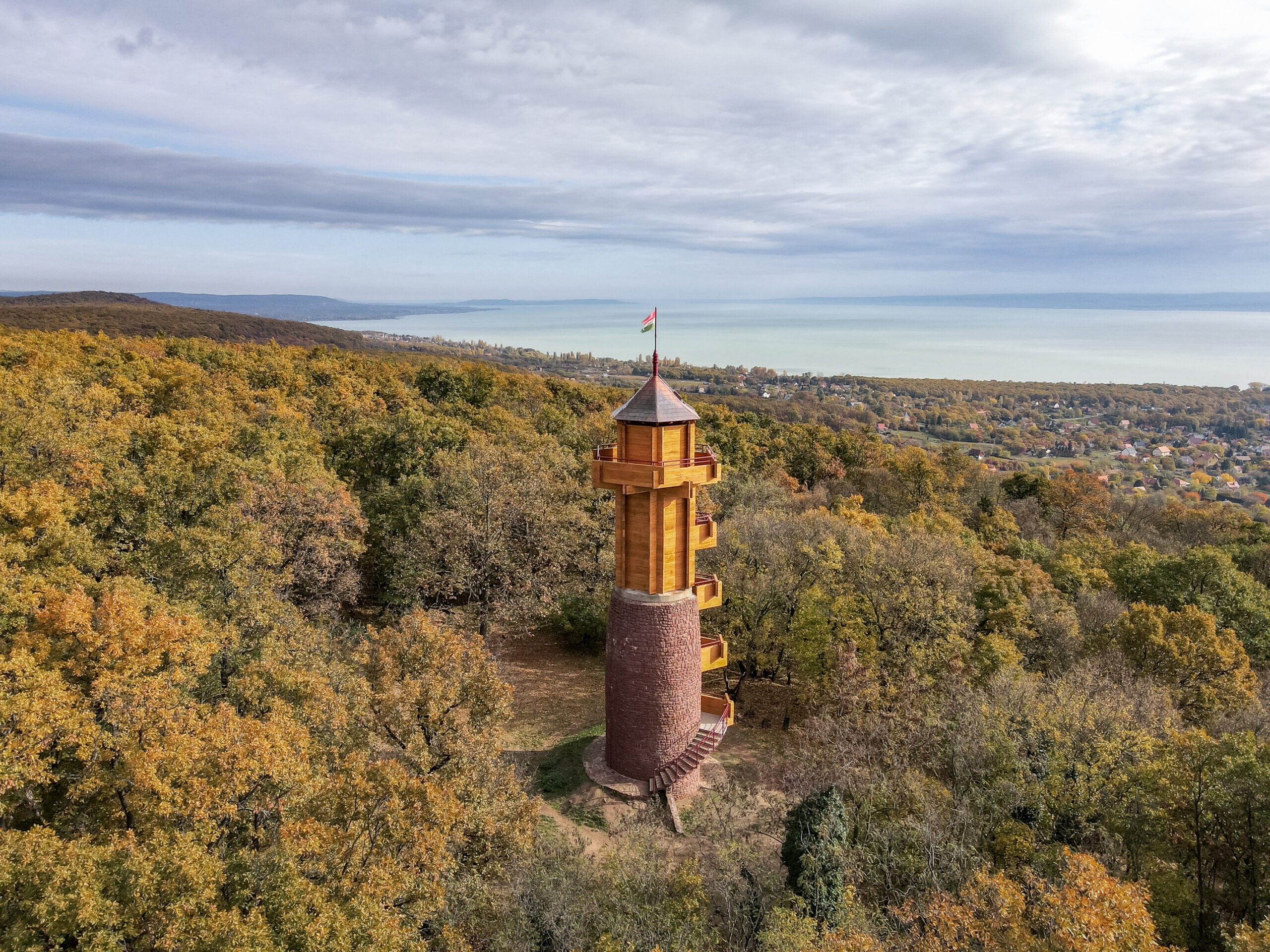 Fülöp-hegyi Millenium kilátó (Balaton-felvidék)